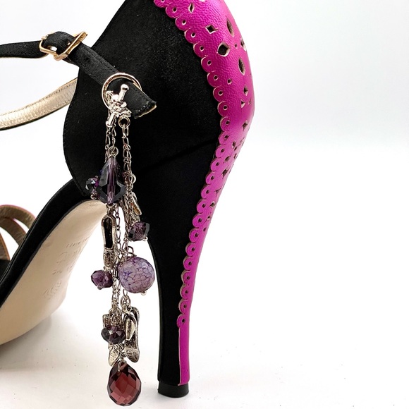 NWT 💟 DOUBLE STRAND CHARM BRACELET IN TONES OF PURPLE CRYSTALS WITH SHOE CHARMS - Picture 5 of 8